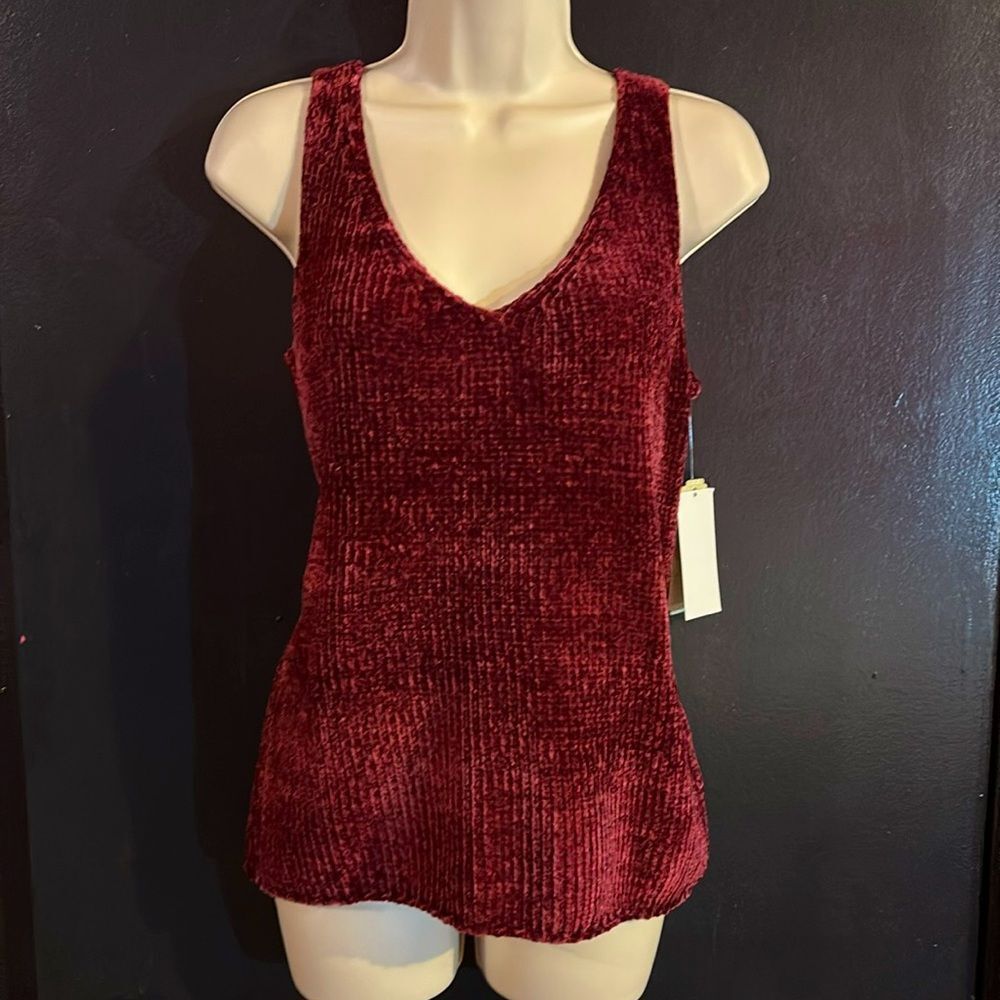NWT Gianni Bini chenille wine/ burgundy tank top sweater. Sz large.